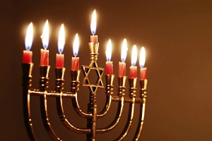 Hanukkah menorah_8 red candles