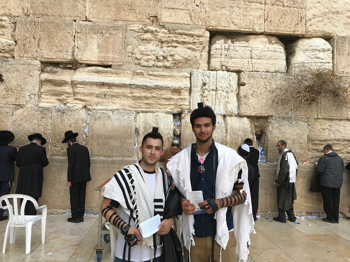 aaron-and-friend-tefillin-tallit-kotel