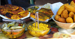 Gourmet Food Tour of Shuk HaCarmel (Carmel Market)