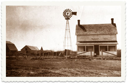 1917, at Ikens farm. Tova sitting at the house's entrance